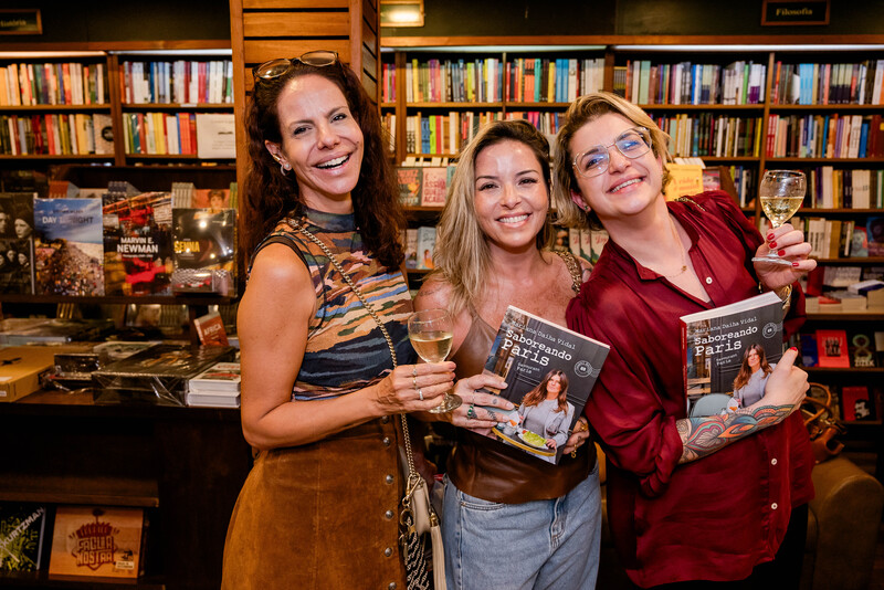 Carol Vaz, Olga Torres, Tassi Lage