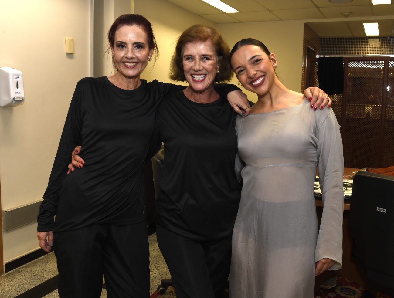 A Juiza Elizabeth Louro , Jalusa Barcellos e Gabriela Aneli