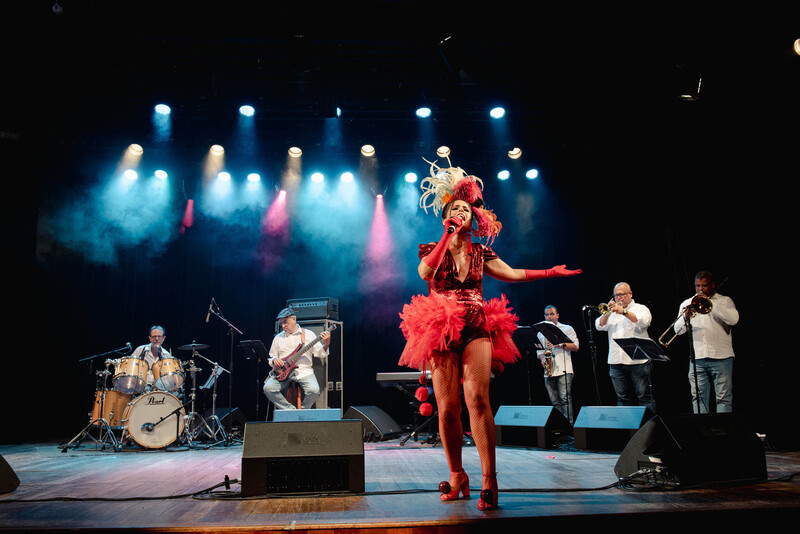 Read more about the article Mona Vilardo celebra as Rainhas do Rádio no retorno dos carnavais de época no Theatro Municipal com participação especial de Helga Nemetik