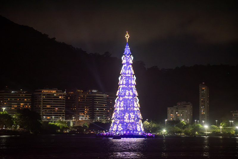 Read more about the article Árvore do Rio ilumina a Lagoa até o dia 06 de janeiro Dia de Reis