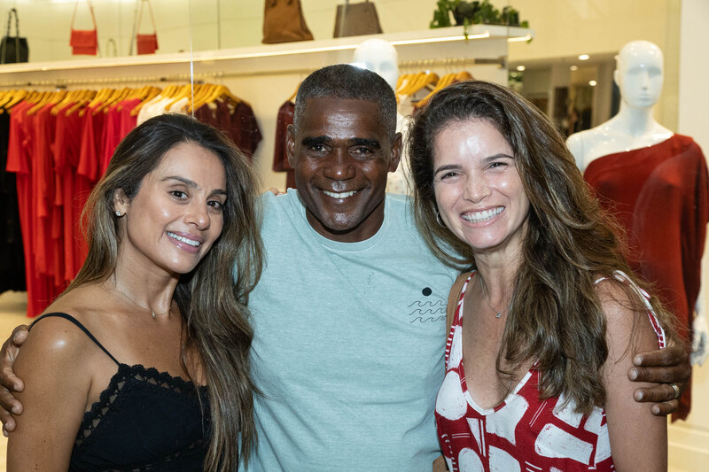 Read more about the article Favela Surf Clube e Forum de Ipanema recebem a exposição “Prancha Parede”com pranchas pintadas por sete artistas plásticos e venda revertida à entidade