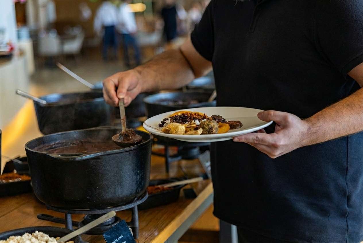 Read more about the article Samba sabor e tradição: Hotel Nacional celebra as escolas vencedoras na Feijoada das Campeãs