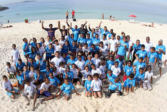 Read more about the article Forum de Ipanema e Favela Surf Clube recebem a exposição “Prancha Parede” com pranchas pintadas por sete artistas plásticos e venda revertida à entidade