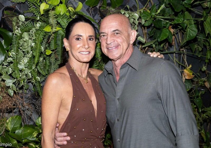 Read more about the article Regina Peixoto celebra 60 anos em noite vibrante no rooftop do Maguje