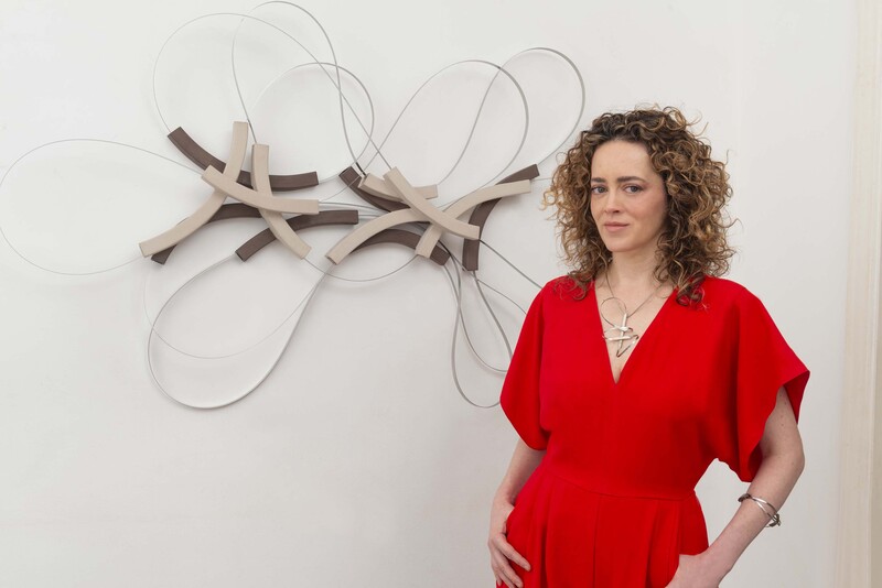 Read more about the article Ana Holck completa 25 anos de trajetória com exposição na Maneco Müller: Multiplo