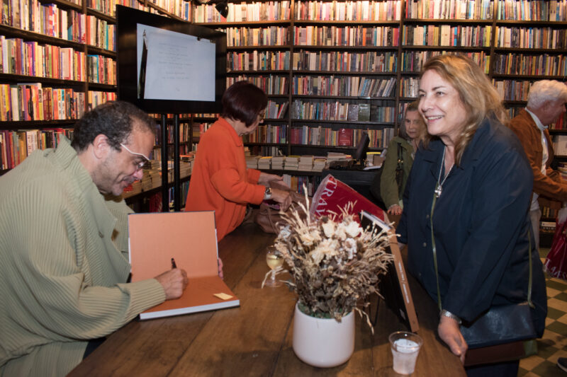 Read more about the article Sérgio Camargo ganha livro “É Pau, É Pedra” em lançamento ontem 19/05  no Rio que celebra legado do escultor brasileiro