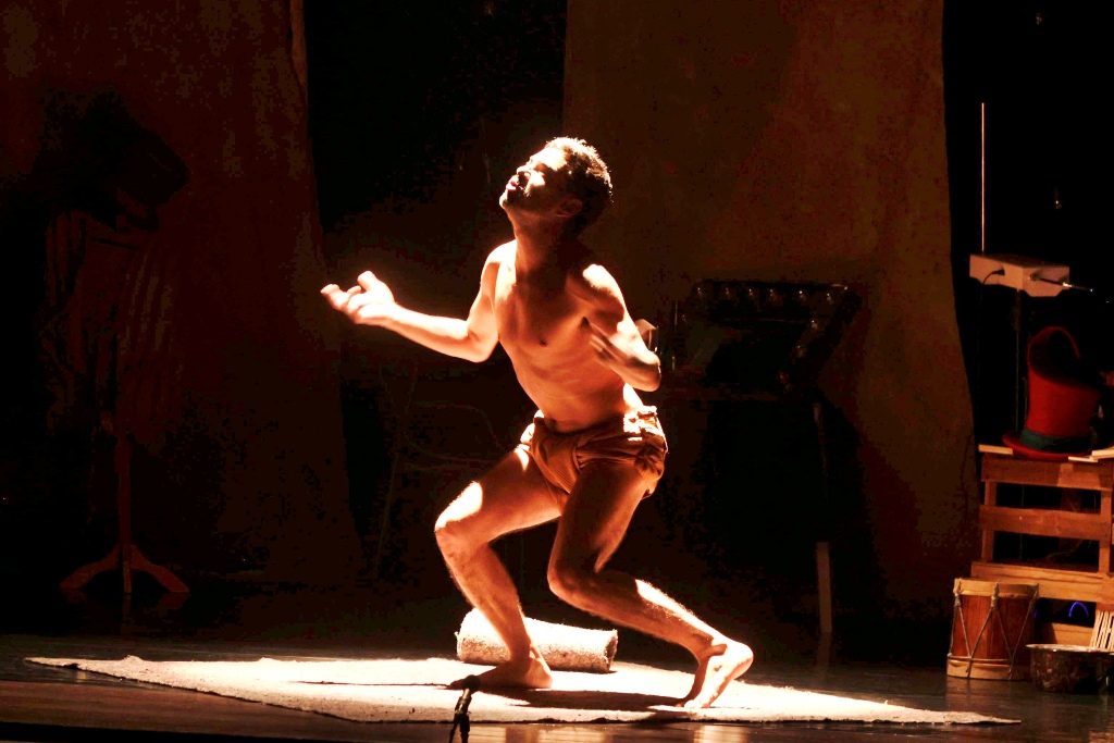 Read more about the article Apresentação com Caio Blat encerra a ‘Mostra Itaúna de Teatro’
