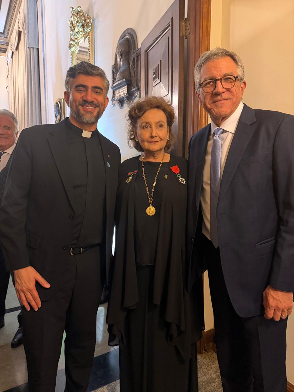 Read more about the article Roberto Kalil toma posse na Academia Nacional de Medicina ontem 21/05 em noite de gala com Lula, Alckmin e autoridades no Rio