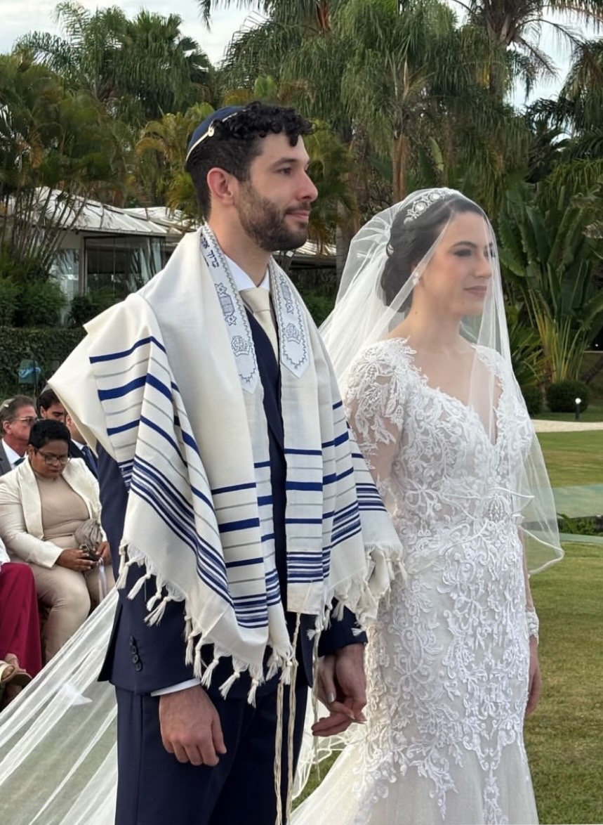 Read more about the article Bianca e Matheus celebram o amor em cerimônia judaica de sonho em Brasília